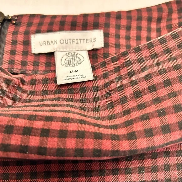URBAN OUTFITTERS Size M Mini Skirt Gingham Plaid Garnet Black w/ Pockets Stretch - Picture 4 of 5